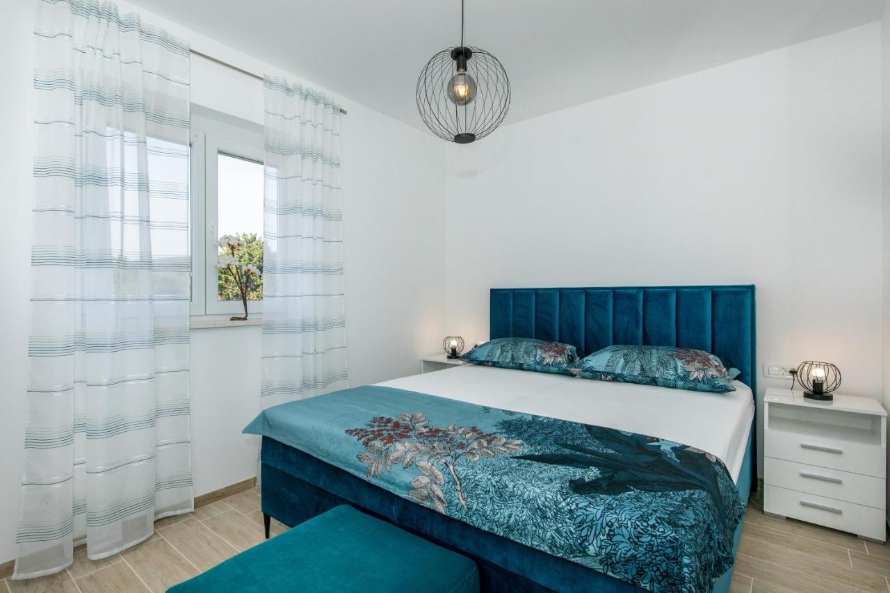 Anika* Brand New And Close To Apartment Punat