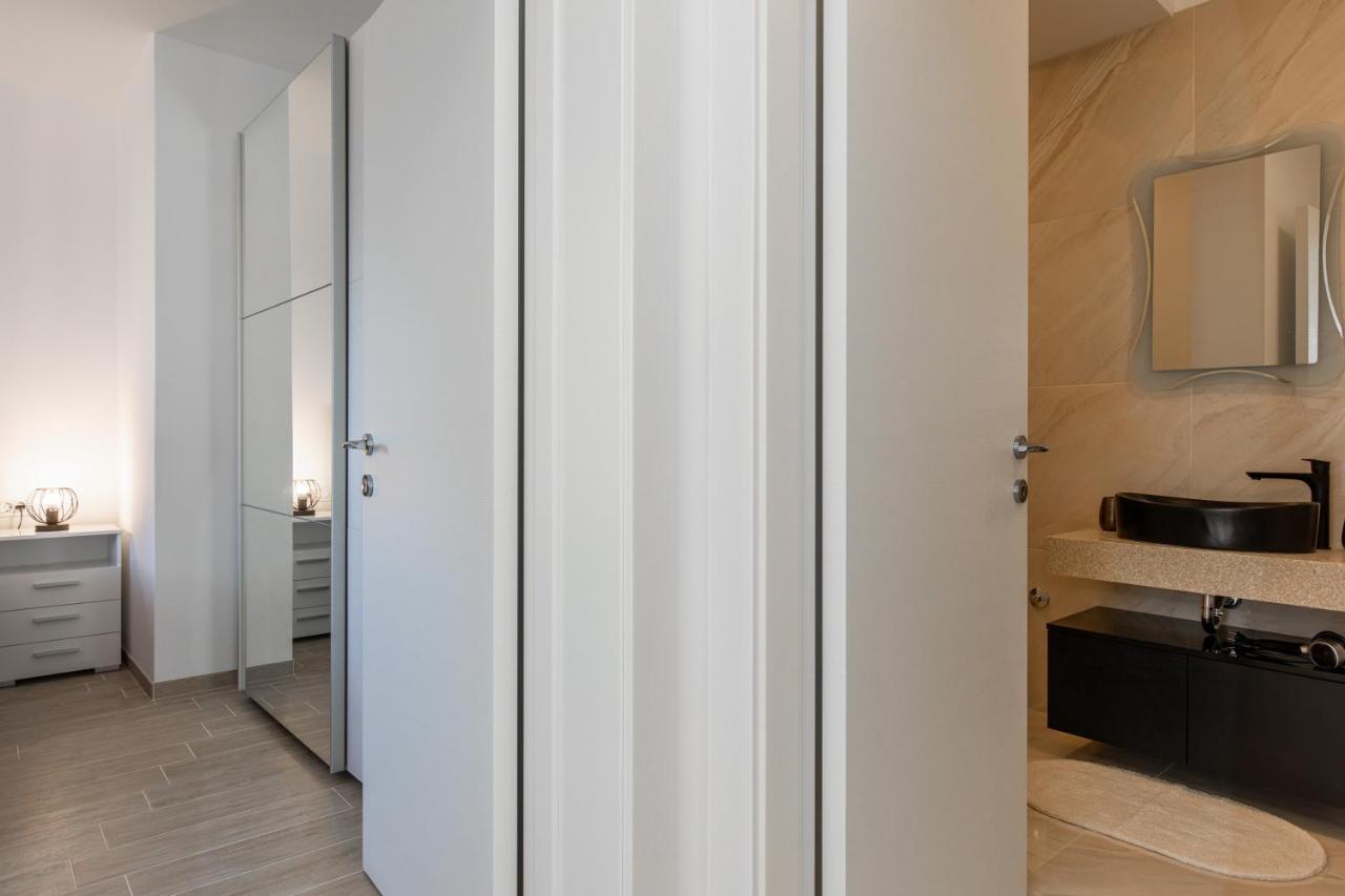 Anika* Brand New And Close To Apartment Punat