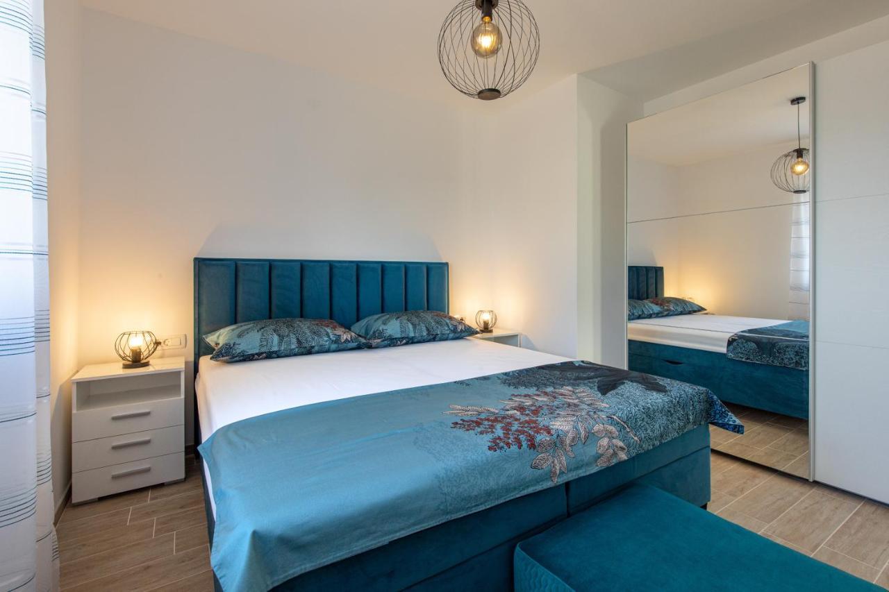 Anika* Brand New And Close To Apartment Punat