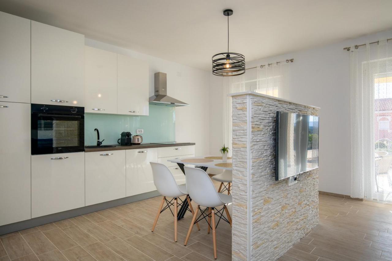 Apartment Anika* Brand New And Close To *