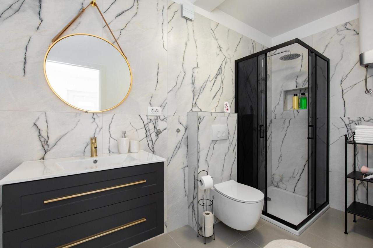 Anika* Brand New And Close To Apartment Punat